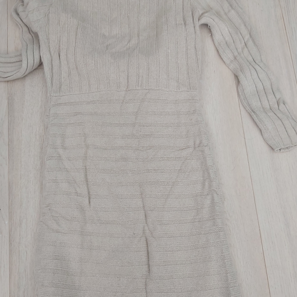Dress - Picture 2 of 5